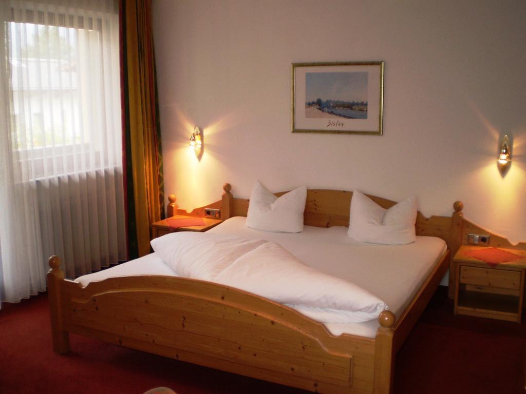 Garni Strasser Aparthotel 4*