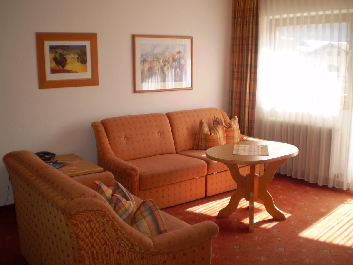 Garni Strasser Aparthotel 4*